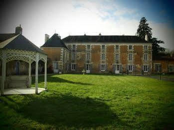 Chateau De La Touche Bed & Breakfast Savigny-Levescault Bagian luar foto