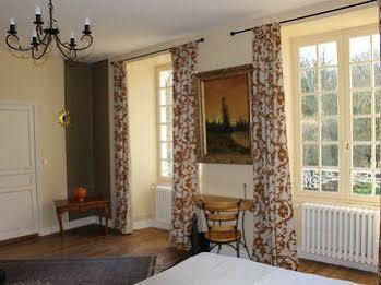 Chateau De La Touche Bed & Breakfast Savigny-Levescault Bagian luar foto